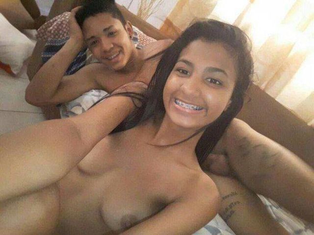 Morena novinha de São Paulo tirando fotos peladas depois do sexo