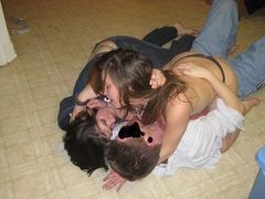 Fotos suruba amigas bêbadas terminando em muito sexo a três