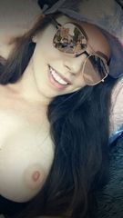 Fotos vendedora novinha linda mostrou peitos grandes em selfie quase pelada