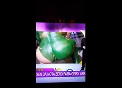 Vídeo RedeTV mostrando um cu aberto ao vivo no Carnaval 2017
