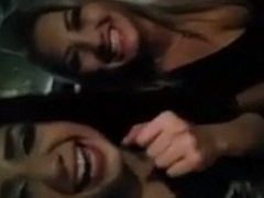 Video Britney novinha e amiga mostrou buceta e peitinhos no Uber