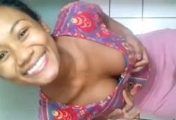 Video Larissa amadora de Nova Iguaçu RJ mostrou seios pequenos